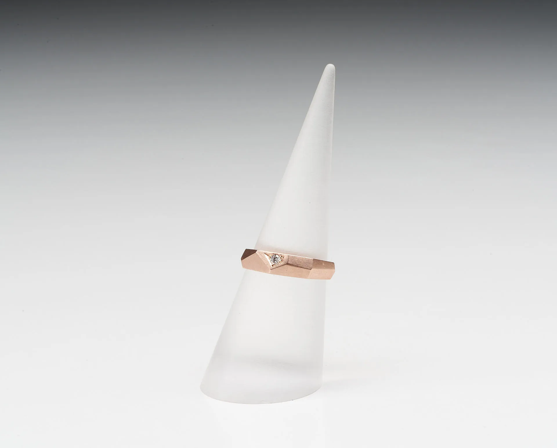 Facet form Rose gold ring with diamond 