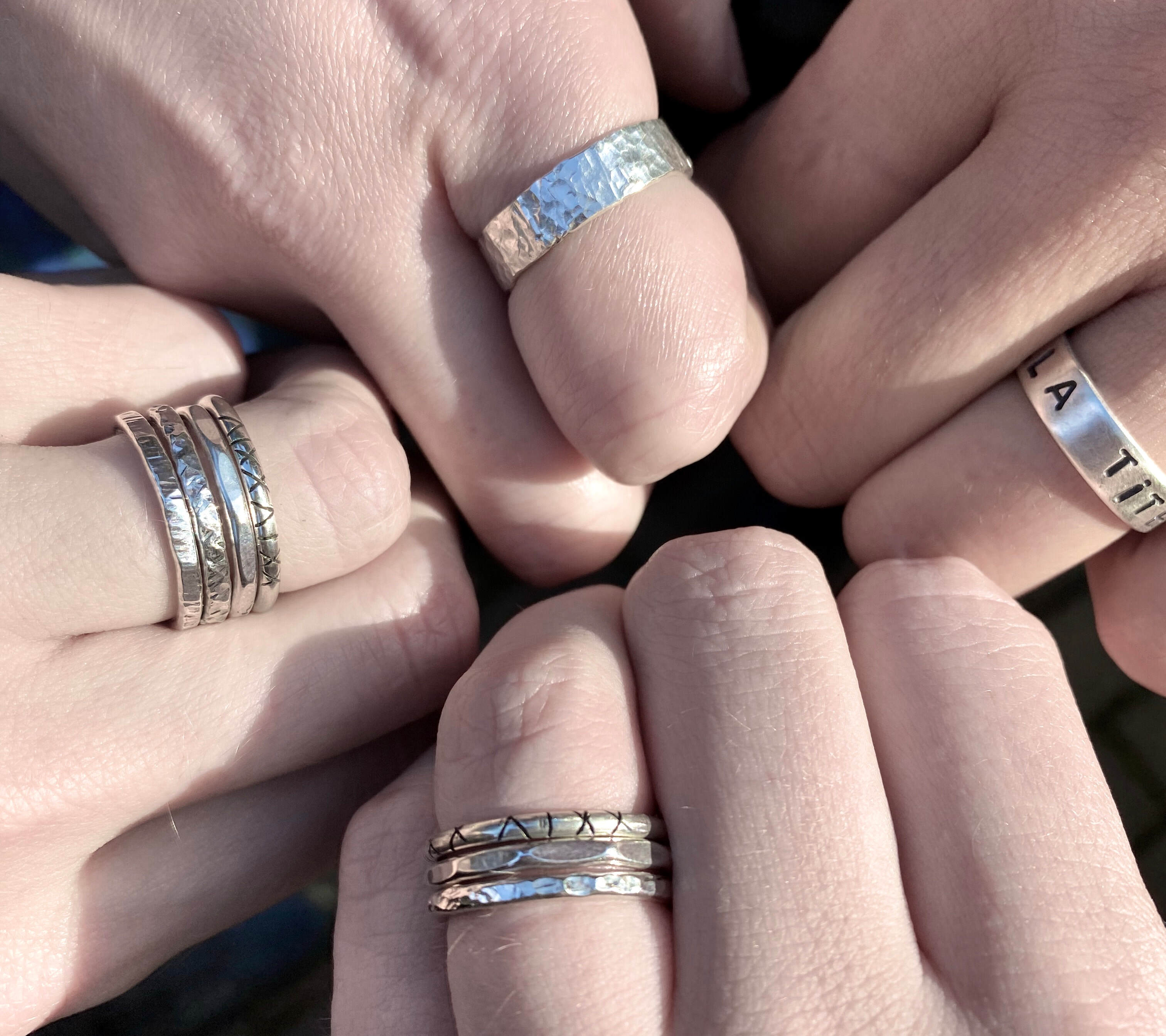 rings on hands 