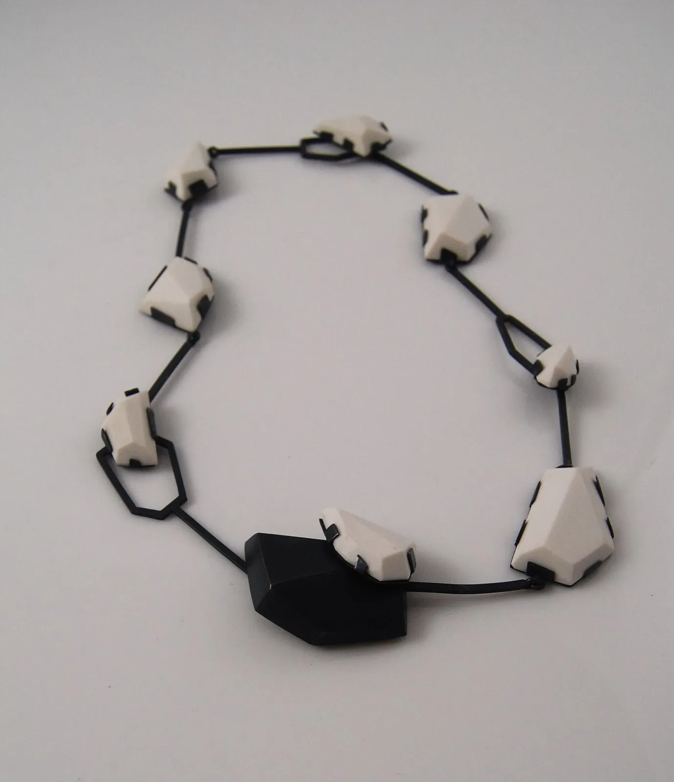 necklace.porcelain,+s.s.